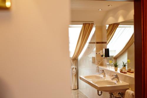 Ett badrum på Hotel Concorde