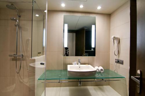 Bilik mandi di Dolcet L´Hotel