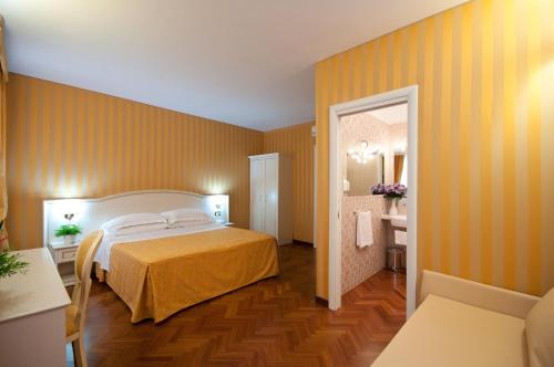 Ένα ή περισσότερα κρεβάτια σε δωμάτιο στο Trevi 41 Hotel