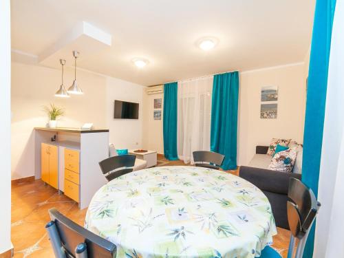 a dining room with a table and chairs in a room at Apartments Spin in Budva