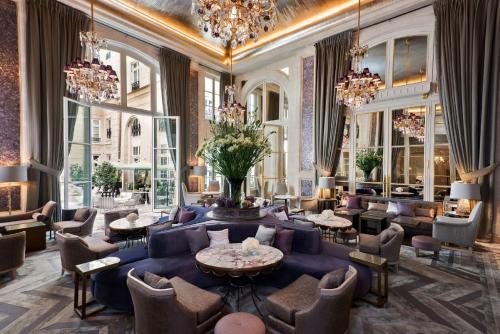 Χώρος καθιστικού στο Hotel de Crillon