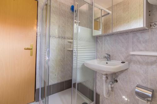 Apartments Miler tesisinde bir banyo