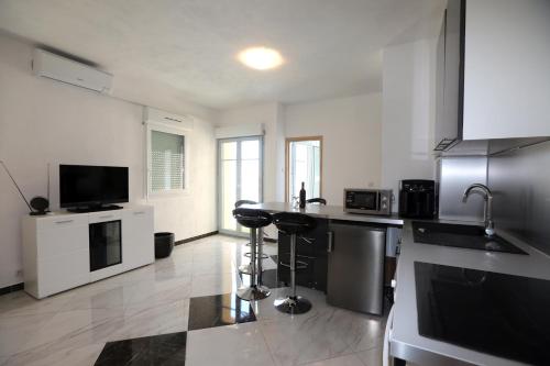 Köök või kööginurk majutusasutuses Apartmani Ivan V RELAX