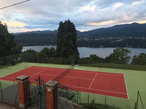 Εγκαταστάσεις για τένις ή/και σκουός στο Villa Le Vignole ή εκεί κοντά