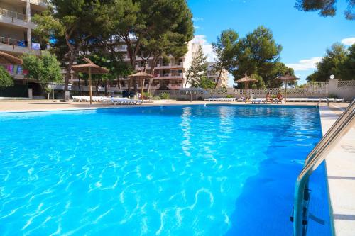 The swimming pool at or near UHC Salou Pacific Apartments