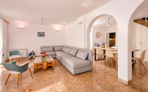 Pine Beach Villa