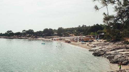 Gallery image of Psili Ammos Seaside Luxury Rooms in Astris