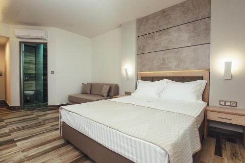 Gallery image of Psili Ammos Seaside Luxury Rooms in Astris