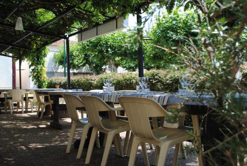 Κήπος έξω από το Hôtel et RESTAURANT traditionnel L' Escalandes