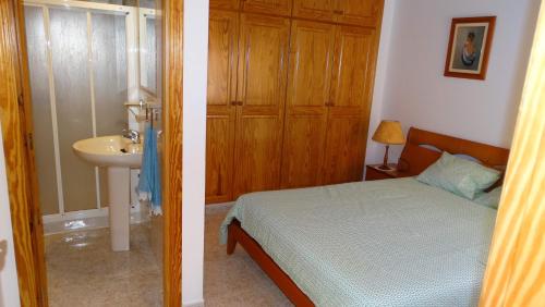 Vivienda Vacacional "La Sanjora" tesisinde bir odada yatak veya yataklar