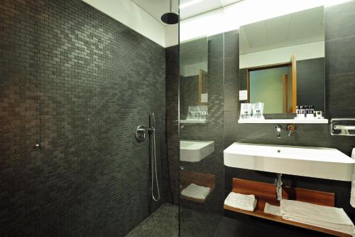 Ένα μπάνιο στο Hotel de Guimaraes Business & SPA