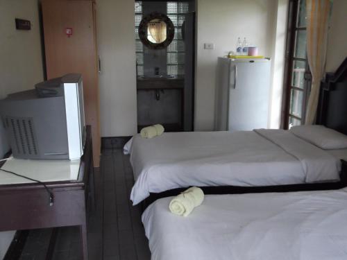 Tempat tidur dalam kamar di Rim Ping Guest House