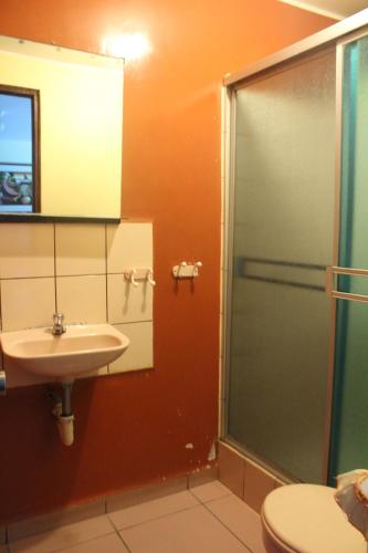 Bathroom sa Hostal Shalom
