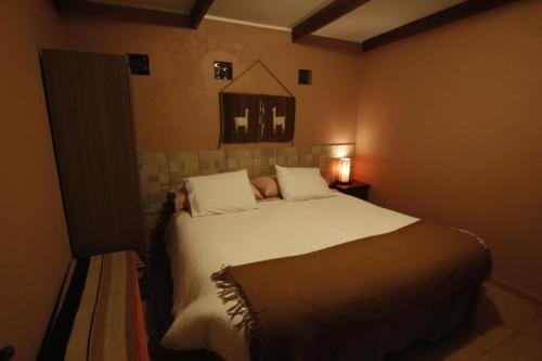 A bed or beds in a room at Hostal Casa Turipite