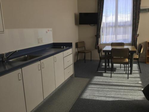 Η κουζίνα ή μικρή κουζίνα στο Thornton Lodge Motel