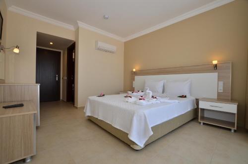 Giường trong phòng chung tại Milkyway Apart & Hotels