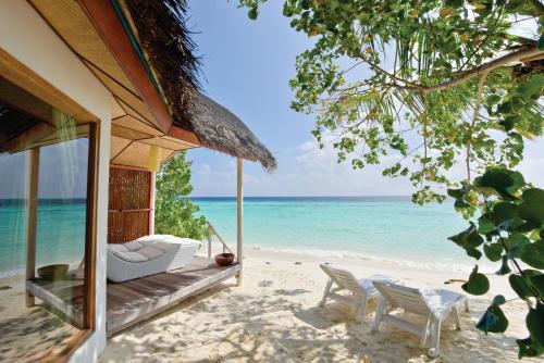 a house on the beach with a view of the ocean at Safari Island in Mushimasgali