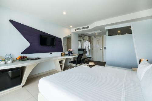 Televisyen dan/atau pusat hiburan di Blue Boat Hotel JC