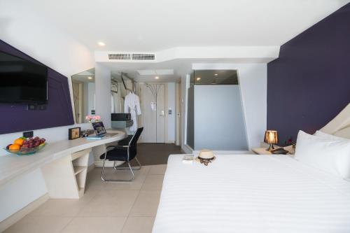Televisyen dan/atau pusat hiburan di Blue Boat Hotel JC