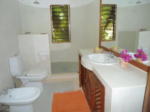 Kamar mandi di Villa Mela, Malindi