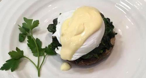 een witte plaat met een ei op een sandwich bij Heritage Bed and Breakfast in Calne