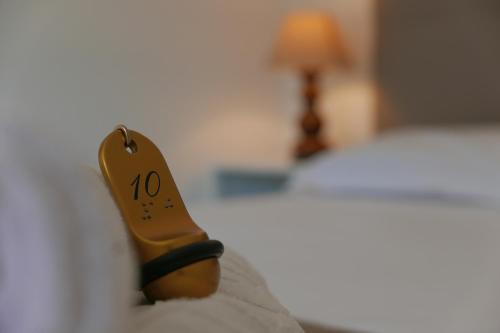 a yellow and black object sitting on a bed at Hôtel Le Golfe Ecolabel EU in Porto Ota