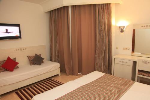 Postel nebo postele na pokoji v ubytování Hotel Menara