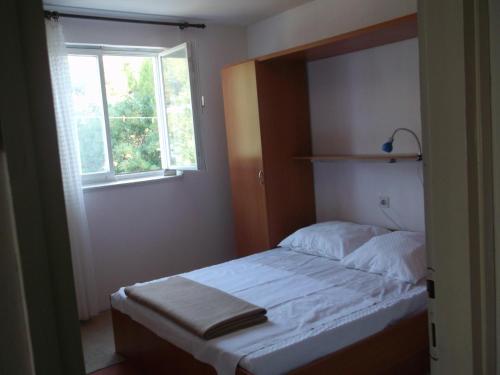 Postel nebo postele na pokoji v ubytování apartmani srecko