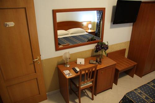 a room with a desk and a bed and a mirror at Villa Julia in Pompei