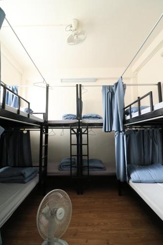Una cama o camas en una habitación de Krit Hostel
