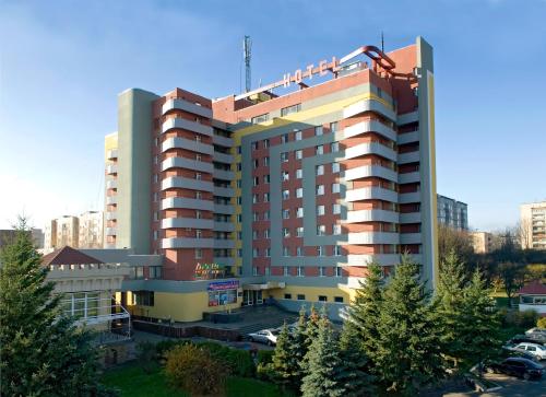 El edificio en el que está el hotel