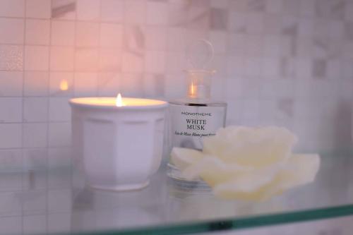 a candle and a bottle of white vinegar on a counter at Il Giardino delle Jacaranda in Talsano