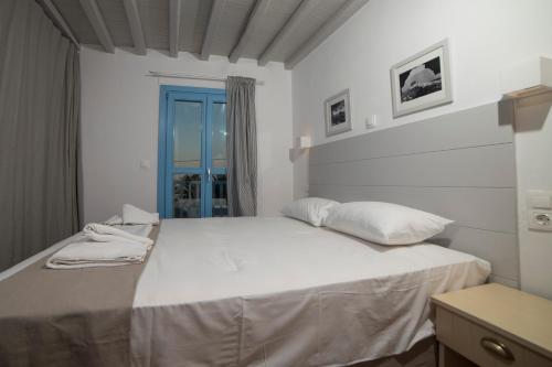 Almyra Guesthouseにあるベッド