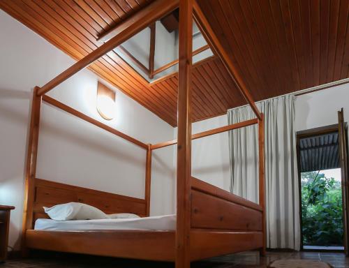 a wooden bunk bed in a room with a wooden ceiling at Albatros in Călăraşi