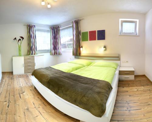 Tempat tidur dalam kamar di Apartment Hörhager