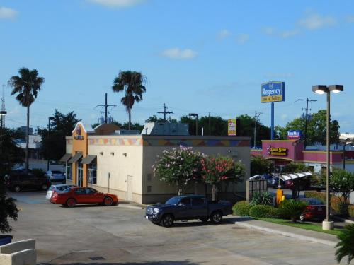 Regency Inn & Suites Beaumont – Photos 4