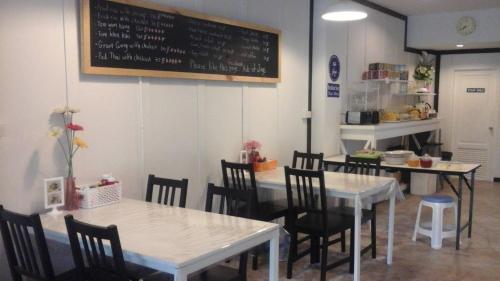 Restoran atau tempat lain untuk makan di Hub of Joys Hostel