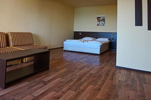 Gallery image of Bisser Hotel - Free Parking - Free Pool Access in Balchik
