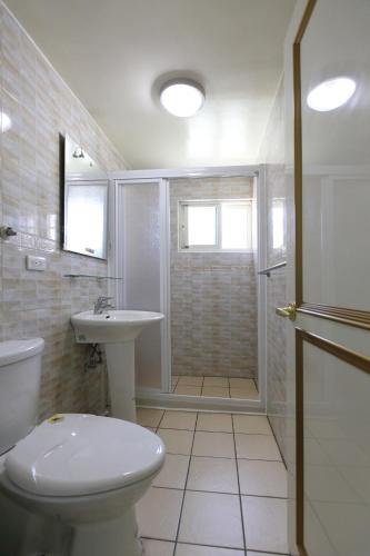 a bathroom with a toilet and a sink and a shower at Kimdawn Homestay in Jinsha