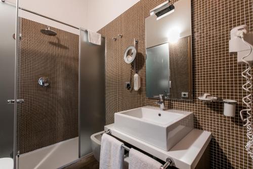 Phòng tắm tại Hotel Operà