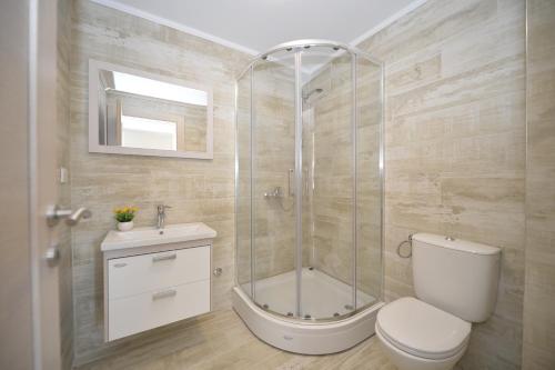 Bilik mandi di J & P Apartments Orahovac