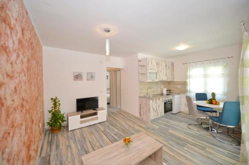 Dapur atau dapur kecil di J & P Apartments Orahovac