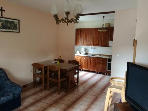 Kuchyňa alebo kuchynka v ubytovaní apartman Kate