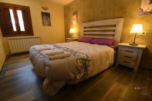 A bed or beds in a room at Casa el Autillo l