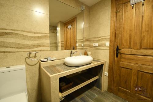 A bathroom at Casa el Autillo l