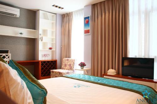 Giường trong phòng chung tại Angela Boutique Serviced Residence