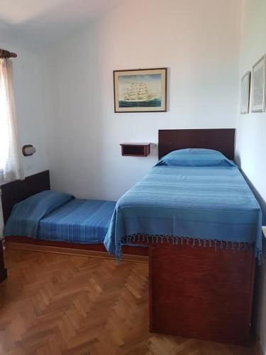 a bedroom with two twin beds in a room at Sea-esta 1 in Valun