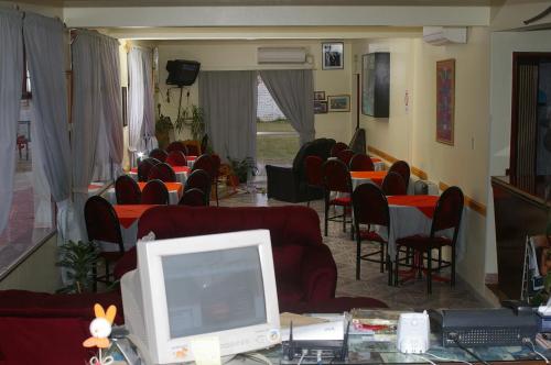 Restoran või mõni muu söögikoht majutusasutuses Rioma Hotel
