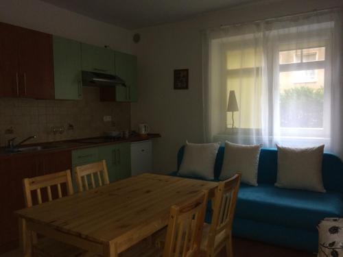 a living room with a table and a blue couch at Studia Pasieka in Opole