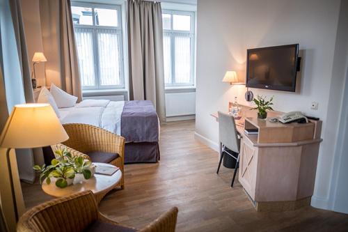 Postel nebo postele na pokoji v ubytování BE BIO Hotel be active - Nähe historischer Hafen